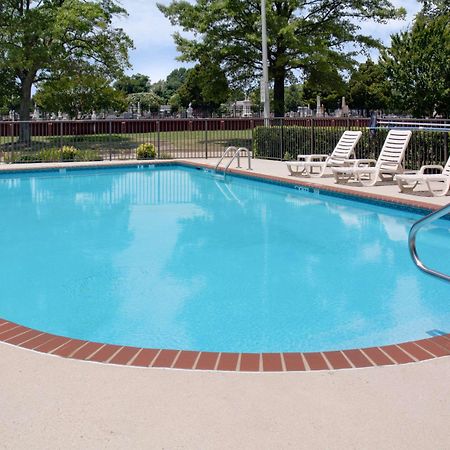 Quality Inn & Suites Olde Town Portsmouth Kültér fotó