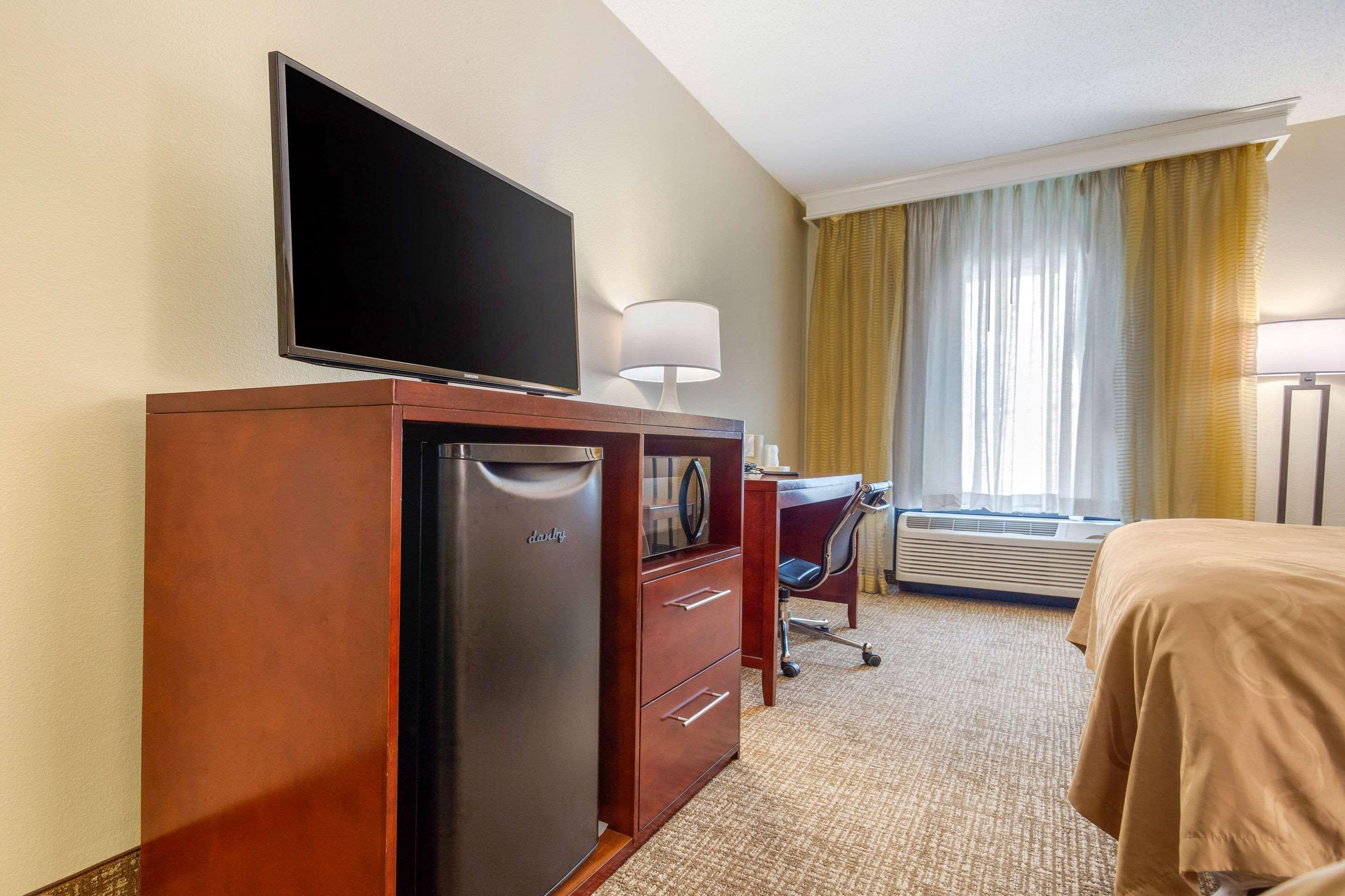 Quality Inn & Suites Olde Town Portsmouth Kültér fotó