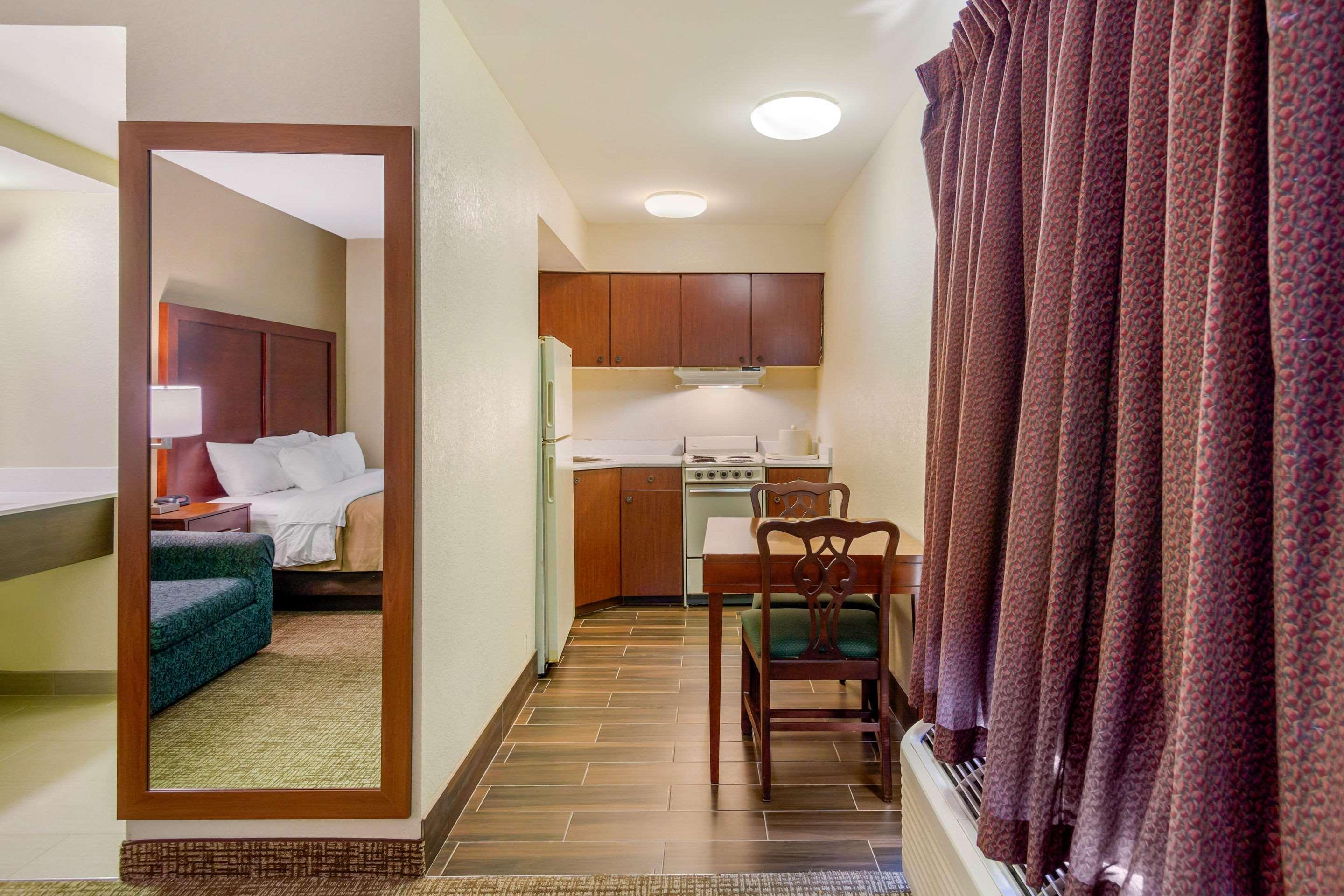 Quality Inn & Suites Olde Town Portsmouth Kültér fotó